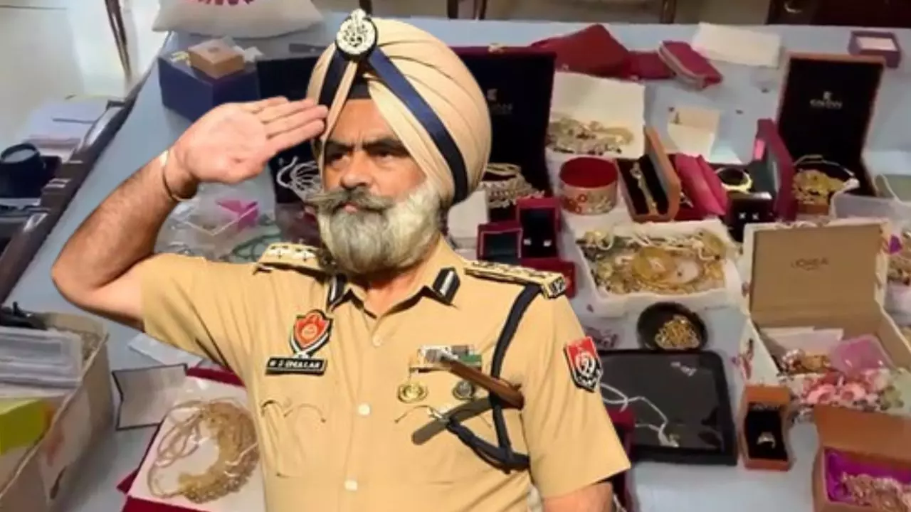 हरचरण सिंह भुल्लर की बढ़ती जा रही मुश्किलें! घर से मिली थी 40 लीटर शराब, अब एक्साइज एक्ट के तहत दर्ज हुई FIR हरचरण सिंह भुल्लर की बढ़ती जा रही मुश्किलें! घर से मिली थी 40 लीटर शराब, अब एक्साइज एक्ट के तहत दर्ज हुई FIR