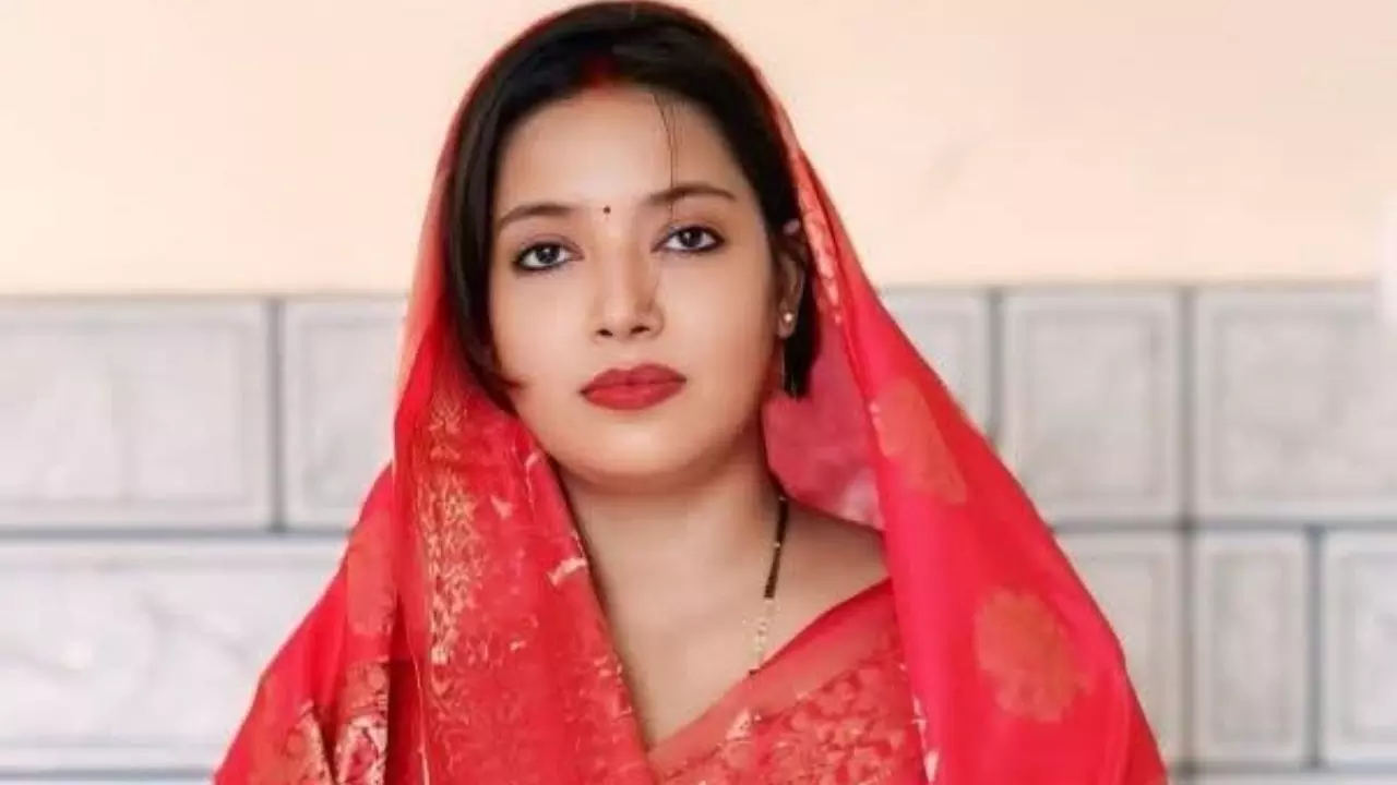 30 ग्राम सोना, एक गाड़ी और 80 हजार नकद, इतनी ही है पावर स्टार पवन सिंह की पत्नी की संपत्ति, काराकाट से आजमा रहीं किस्मत