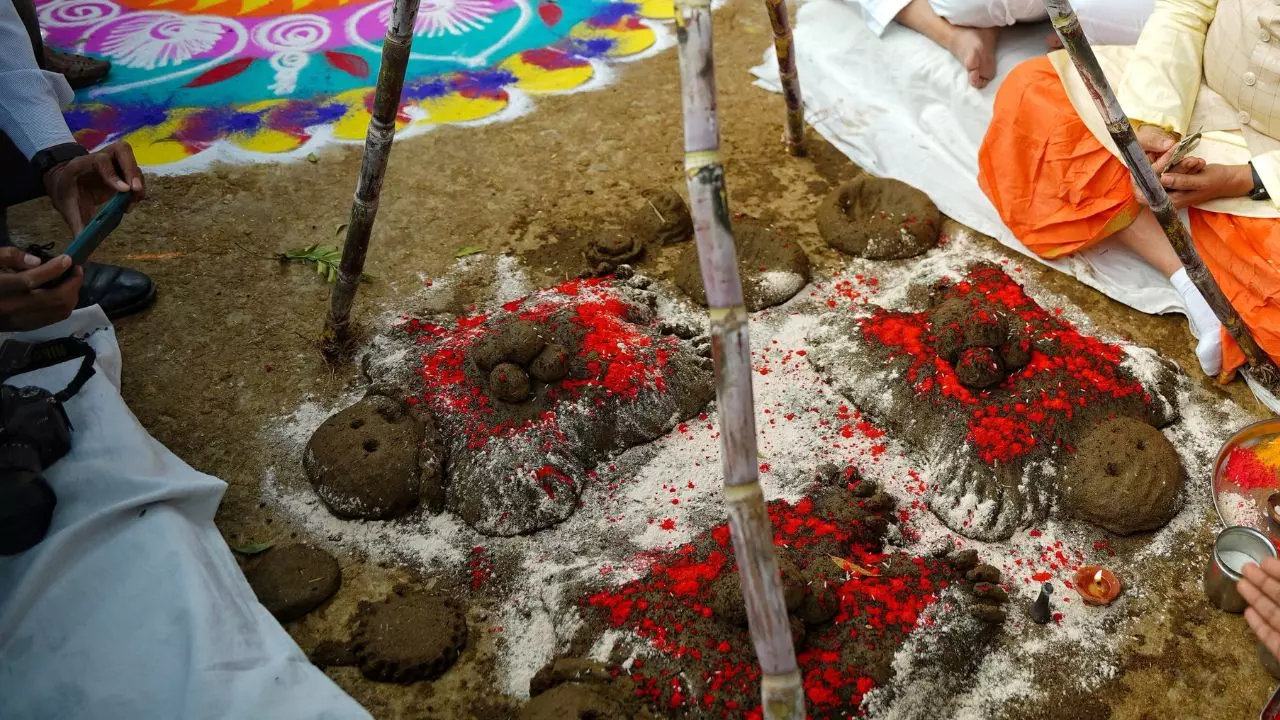 Govardhan Puja 2025: दीपावली के अगले दिन क्यों मनाई जाती है गोवर्धन पूजा? जानें मुहूर्त का शुभ समय Govardhan Puja 2025: दीपावली के अगले दिन क्यों मनाई जाती है गोवर्धन पूजा? जानें मुहूर्त का शुभ समय