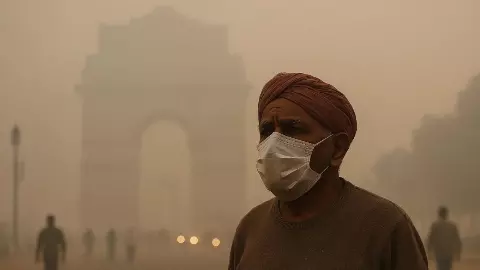 ग्रीन पटाखों ने भी प्रदूषण नहीं रोका, दिवाली के बाद Pollution से फुलने लगी दिल्ली! टूट गया पांच साल का पुराना रिकॉर्ड ग्रीन पटाखों ने भी प्रदूषण नहीं रोका, दिवाली के बाद Pollution से फुलने लगी दिल्ली! टूट गया पांच साल का पुराना रिकॉर्ड