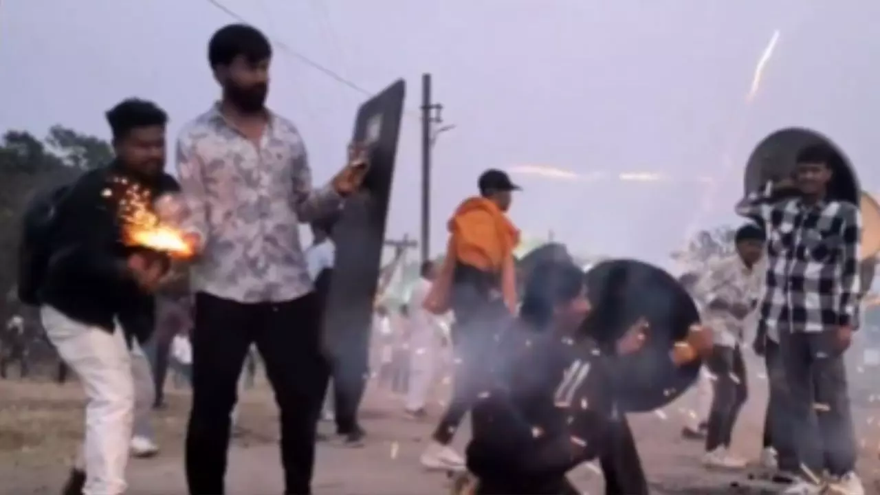 क्या है हिंगोट युद्ध? इंदौर में 200 साल पुरानी परंपरा निभाने के चलते हुआ हादसा, अब तक 35 लोग घायल