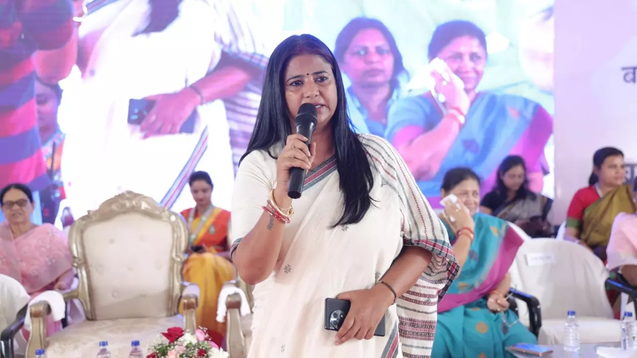कौन हैं रितु जायसवाल? RJD से टिकट कटने के बाद छलका दर्द, कभी थी पार्टी की पोस्टर गर्ल कौन हैं रितु जायसवाल? RJD से टिकट कटने के बाद छलका दर्द, कभी थी पार्टी की पोस्टर गर्ल
