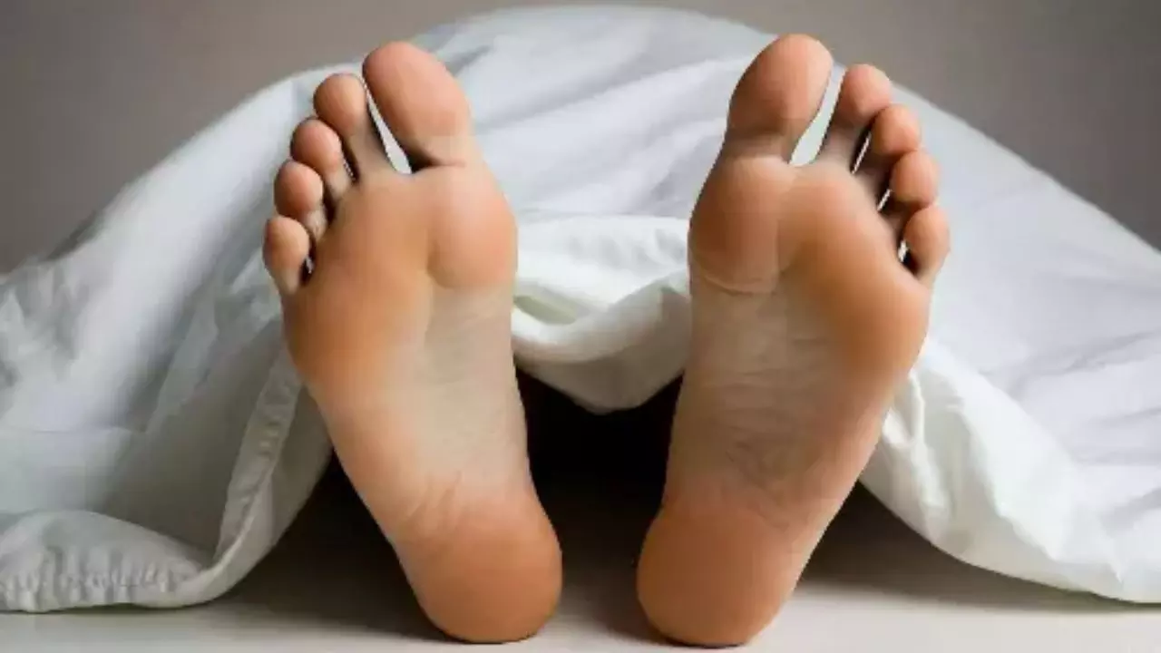 मैंने पत्नी को मार दिया… बीवी की हत्या से पहले लगाया स्टेट्स, फिर खुद फांसी पर झूल गया पति मैंने पत्नी को मार दिया… बीवी की हत्या से पहले लगाया स्टेट्स, फिर खुद फांसी पर झूल गया पति