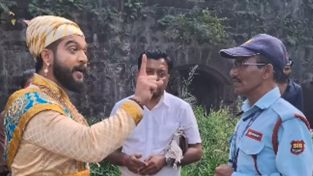 ये नहीं थी छत्रपति शिवाजी महाराज की सोच...  मराठी न बोले पर सिक्योरिटी गार्ड से शख्स ने की बहस, वायरल VIDEO पर भड़के लोग