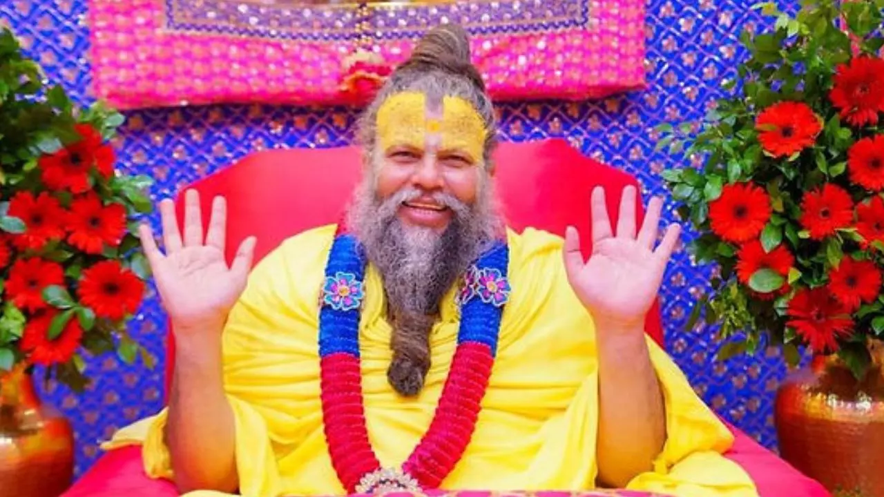 आंखों में आंसू, हाथों में फूल... तीन दिनों बाद प्रेमानंद महाराज की पदयात्रा हुई शुरू, भक्तों ने ऐसे किया स्वागत आंखों में आंसू, हाथों में फूल... तीन दिनों बाद प्रेमानंद महाराज की पदयात्रा हुई शुरू, भक्तों ने ऐसे किया स्वागत