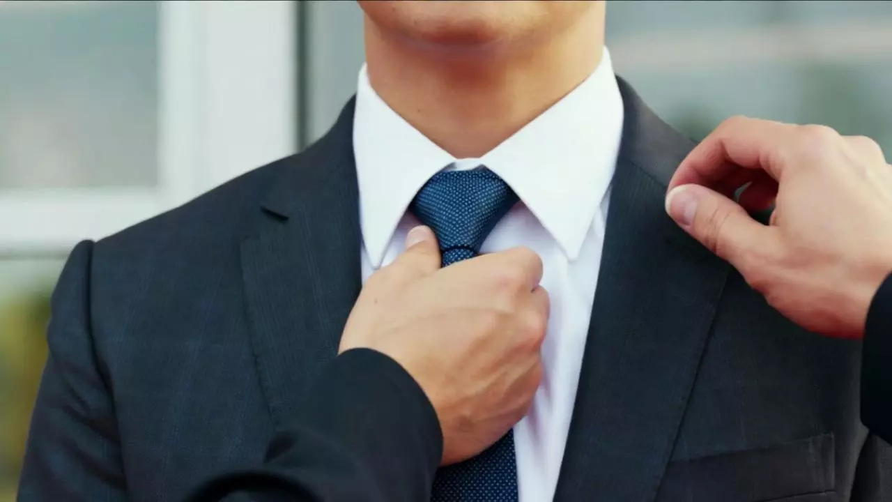 कॉस्ट्यूम डिज़ाइनर को कॉलर ठीक करने के ₹20,000! बॉलीवुड स्टार्स के बढ़ते खर्च पर छिड़ी बहस, प्रोड्यूसर्स भी हो चुके हैं परेशान