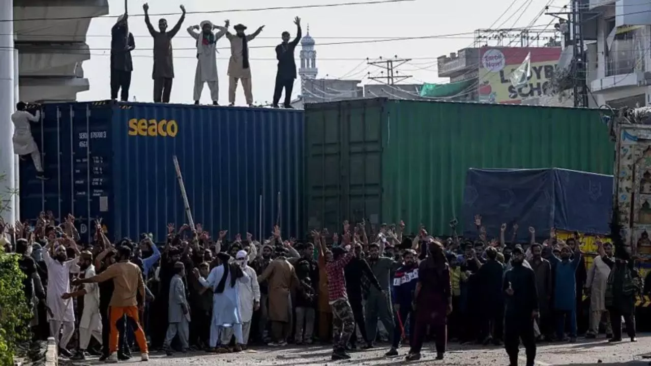 ISI के पुराने दोस्त ने ही कैसे खोदी पाकिस्तान की कब्र? तहरीक-ए-लब्बैक को फिर किया बैन