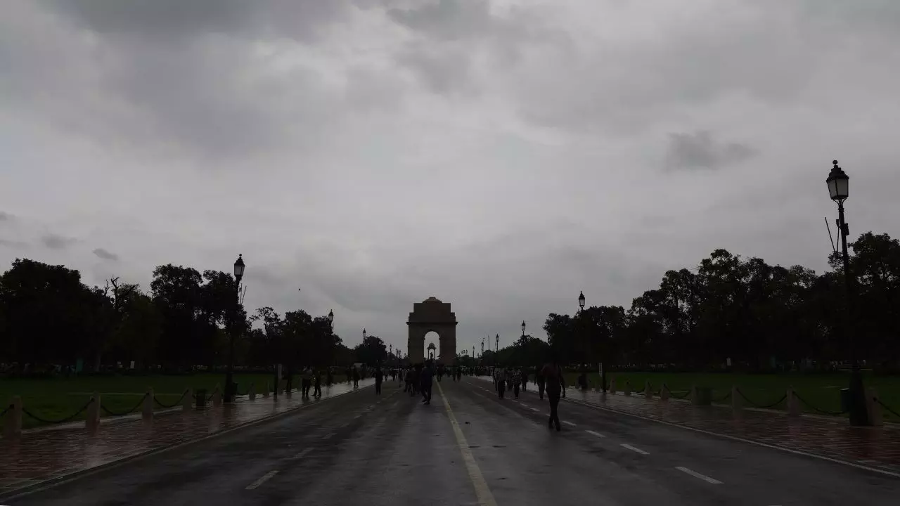 Weather: दिल्ली-एनसीआर को बारिश का इंतजार, राजस्थान में आया मानसून; यूपी-हिमाचल में अलर्ट