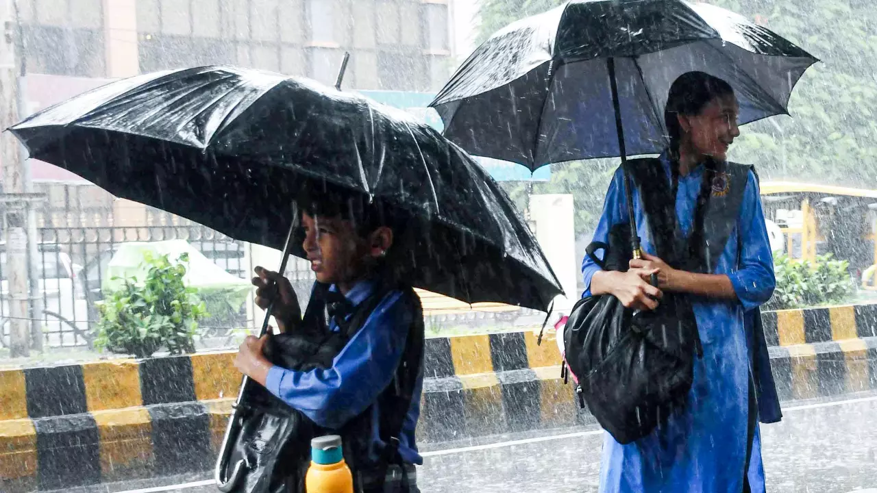 दिल्ली में 11 साल बाद सबसे पहले आ सकता है मानसून, उत्तर भारत के कई राज्यों में झमाझम बारिश से बढ़ी हलचल