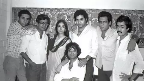 50-100 रुपये का फीस चेक 8 लाख के बजट में बनी फिल्म, Satish Shah ने ऐसे की थी Jaane Bhi Do Yaaro की शूटिंग 50-100 रुपये का फीस चेक 8 लाख के बजट में बनी फिल्म, Satish Shah ने ऐसे की थी Jaane Bhi Do Yaaro की शूटिंग