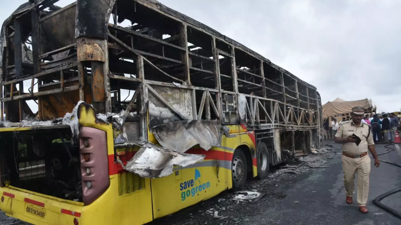 नशे में गाड़ी चलाने वाले आतंकवादी, जरा भी नहीं मिलेगी...बस हादसे पर आया पुलिस कमिश्नर का बयान