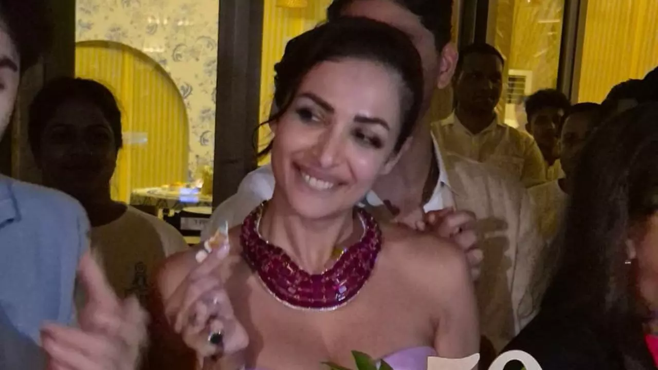 पॉइज़न बेबी Malaika Arora ने शेयर की 50वें बर्थडे सेलिब्रेशन की तस्वीरें, बहन Amrita Arora ने कंफर्म की उम्र