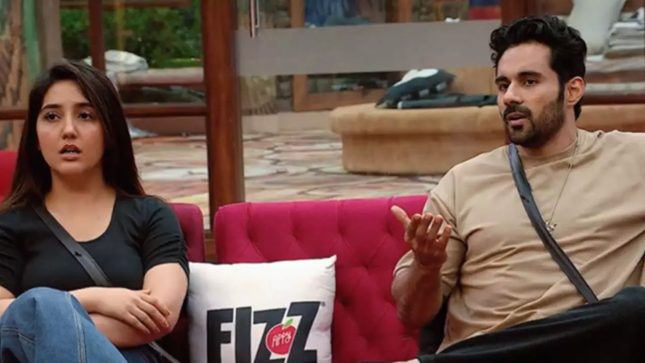 Bigg Boss 19 : अशनूर-अभिषेक ने तोड़ा घर का नियम, भड़के बिग बॉस; सीधे-सीधे दोनों होंगे घर से बाहर! Bigg Boss 19 : अशनूर-अभिषेक ने तोड़ा घर का नियम, भड़के बिग बॉस; सीधे-सीधे दोनों होंगे घर से बाहर!