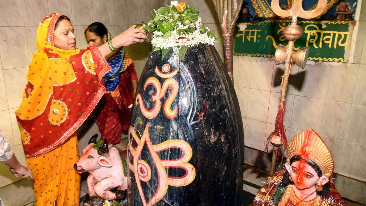 शिवलिंग और ज्योतिर्लिंग में क्या फर्क है? इस महाशिवरात्रि से पहले जान लीजिए