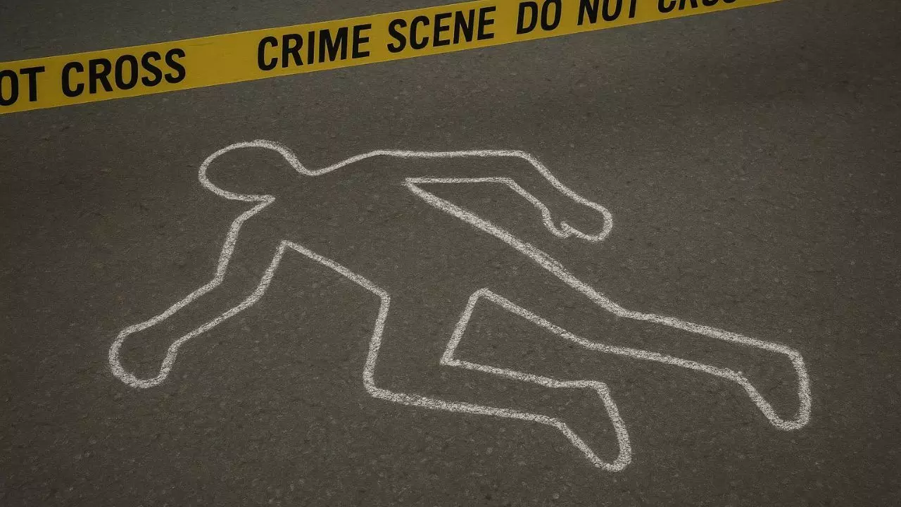 पढ़ाई न करने पर पिता ने लगाई नाबालिग की क्लास तो बेटे ने सोते हुए बाप को जिंदा जलाया