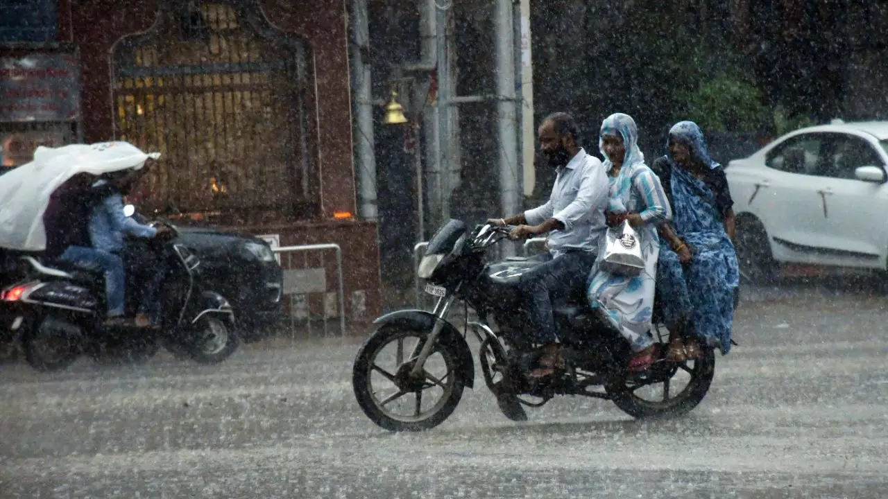 दिल्ली-NCR में भी दिखा साइक्लोन मोंथा का असर, ठंड ने दे दी दस्तक; यूपी-बिहार और अन्य राज्यों में बारिश की संभावना