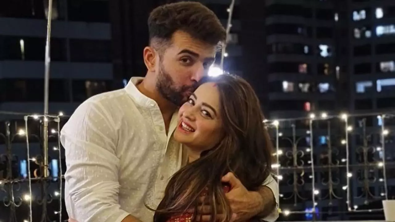 Jay Bhanushali संग 14 साल की टूटती शादी के बीच लीगल एक्शन लेना चाहती हैं Mahhi Vij! तलाक पर दिया रिएक्शन Jay Bhanushali संग 14 साल की टूटती शादी के बीच लीगल एक्शन लेना चाहती हैं Mahhi Vij! तलाक पर दिया रिएक्शन