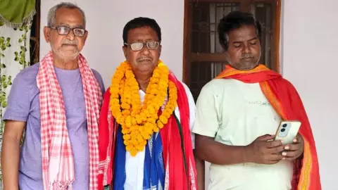 Bihar Chunav: ना गाड़ी, ना बंगला, ना पैसा, फिर भी मैदान में सबसे गरीब उम्मीदवार कयामुद्दीन अंसारी, चंदा जुटाकर लड़ रहे चुनाव Bihar Chunav: ना गाड़ी, ना बंगला, ना पैसा, फिर भी मैदान में सबसे गरीब उम्मीदवार कयामुद्दीन अंसारी, चंदा जुटाकर लड़ रहे चुनाव