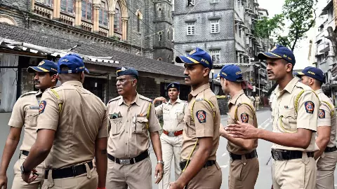 मुंबई में 15 से 20 बच्चों को बंधक बनाने की खबर, एक्टिंग स्टूडियो के बाहर पुलिस तैनात; मचा बवाल मुंबई में 15 से 20 बच्चों को बंधक बनाने की खबर, एक्टिंग स्टूडियो के बाहर पुलिस तैनात; मचा बवाल