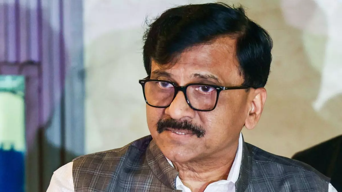 आखिर संजय राउत को क्या हुआ? राजनीतिक गतिविधियों से लिया ब्रेक, लोगों से कहा- जल्द लौटूंगा