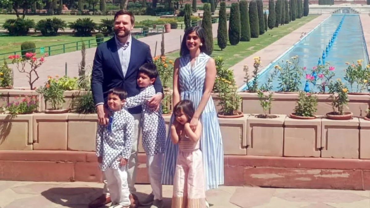 मेरी पत्नी का ईसाई धर्म अपनाने का कोई इरादा नहीं है... अमेरिकी उपराष्ट्रपति JD Vance को क्यों देनी पड़ी सफाई? जानिए पूरी कहानी मेरी पत्नी का ईसाई धर्म अपनाने का कोई इरादा नहीं है... अमेरिकी उपराष्ट्रपति JD Vance को क्यों देनी पड़ी सफाई? जानिए पूरी कहानी