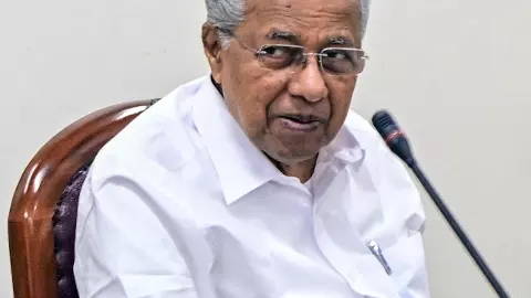 केरल ने बनाया नया रिकॉर्ड: भारत का पहला राज्य जिसने की अत्यधिक गरीबी का अंत, जानें सफलता की कहानी केरल ने बनाया नया रिकॉर्ड: भारत का पहला राज्य जिसने की अत्यधिक गरीबी का अंत, जानें सफलता की कहानी