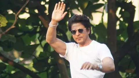 तुम बहुत बदसूरत हो....Shahrukh Khan को मिला था करियर में पहला ब्रेक, फिर किंग ऑफ़ रोमांस बनकर किया राज