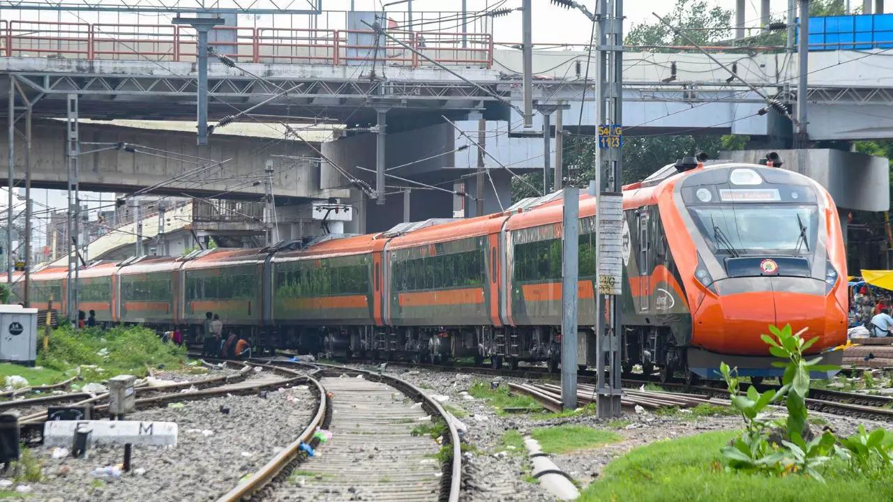 भारतीय रेलवे का प्राउड मोमेंट: अब देश में दौड़ेंगी 164 वंदे भारत ट्रेनें, बनेगा नया स्पीड और टेक्नोलॉजी रिकॉर्ड