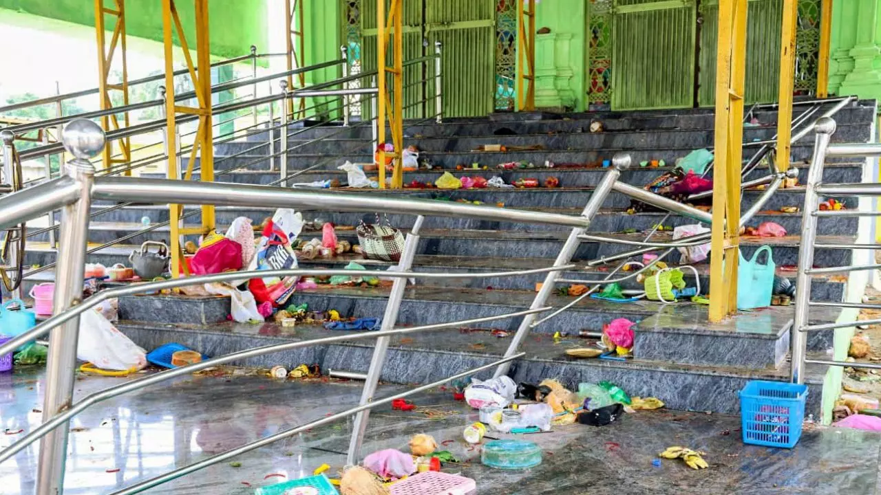 ये भगवान की लीला... आंध्र प्रदेश वेंकटेश्वर स्वामी मंदिर में भगदड़ पर बोले मंदिर बनाने वाले, 10 लोगों की गई थी जान ये भगवान की लीला... आंध्र प्रदेश वेंकटेश्वर स्वामी मंदिर में भगदड़ पर बोले मंदिर बनाने वाले, 10 लोगों की गई थी जान