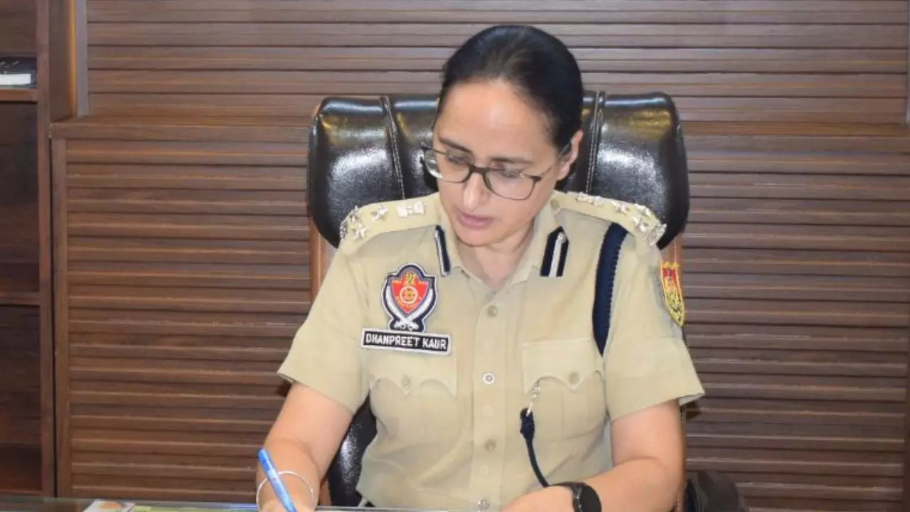 पंजाब की इस नामी महिला IPS पर गिरी कोर्ट की गाज, अदालत ने लगाया लाखों का जुर्माना, जानें क्या है पूरा मामला पंजाब की इस नामी महिला IPS पर गिरी कोर्ट की गाज, अदालत ने लगाया लाखों का जुर्माना, जानें क्या है पूरा मामला