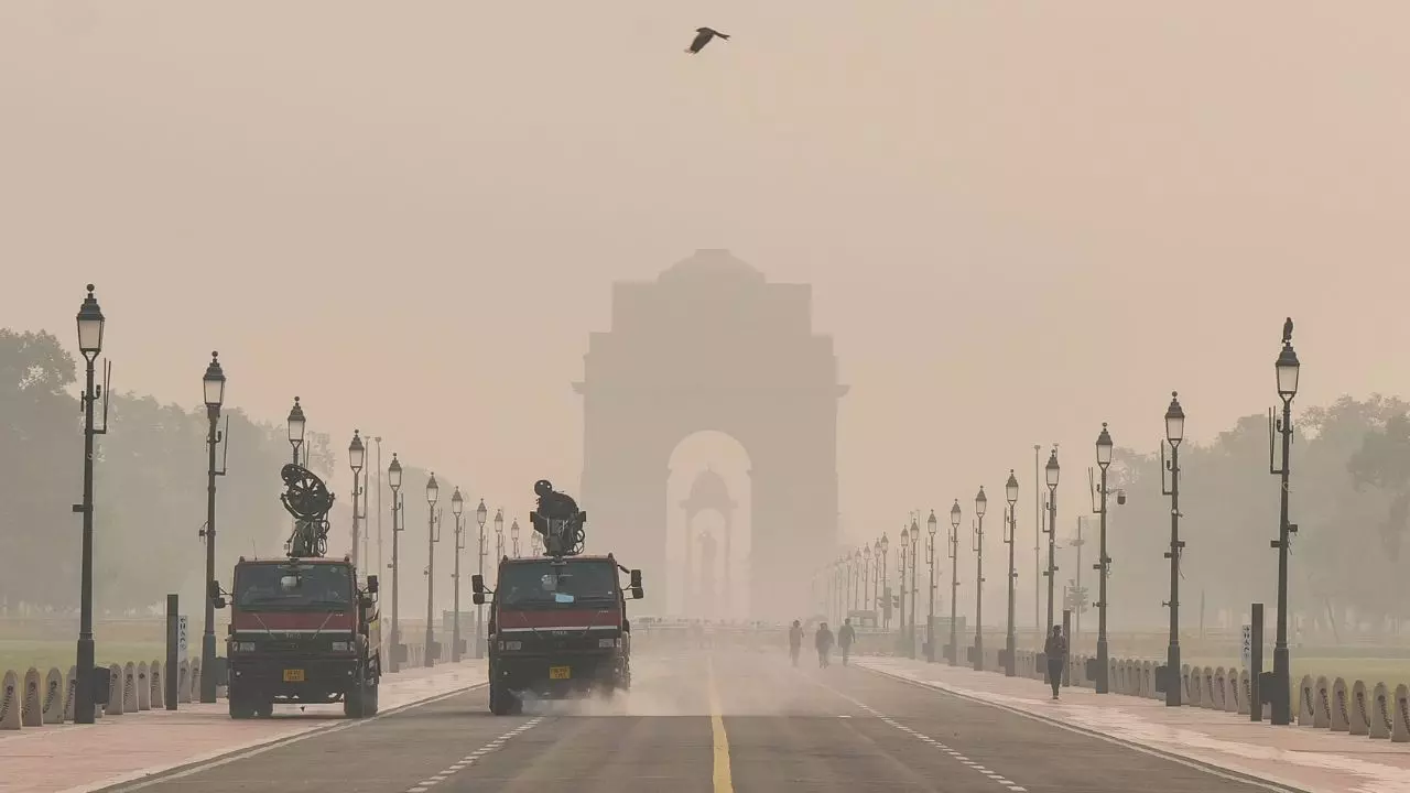दिल्ली की AQI 400 के पार, उत्तर प्रदेश, बिहार, राजस्थान और मध्य प्रदेश में मध्यम से तेज बारिश की संभावना