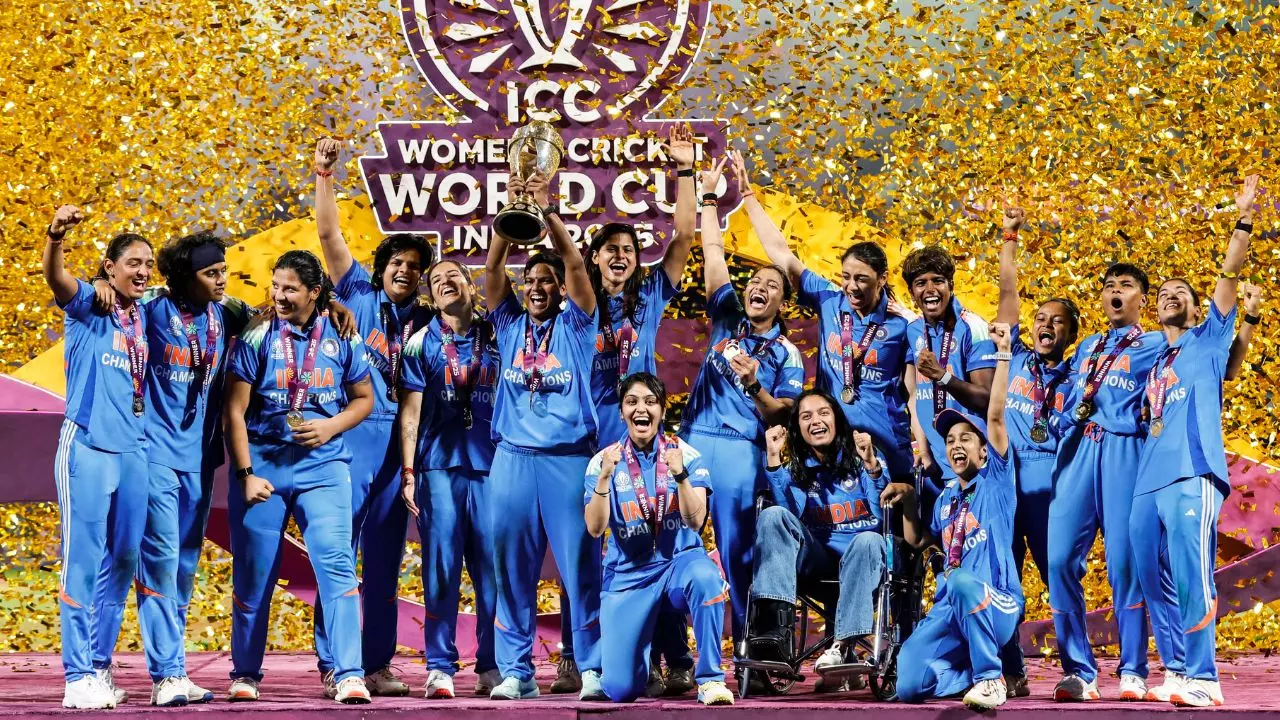 बदल दिया इतिहास! महिला वर्ल्ड कप 2025 जीतते ही भारतीय टीम पर हुई पैसों की बारिश, प्राइज मनी ने तोड़े सभी रिकॉर्ड