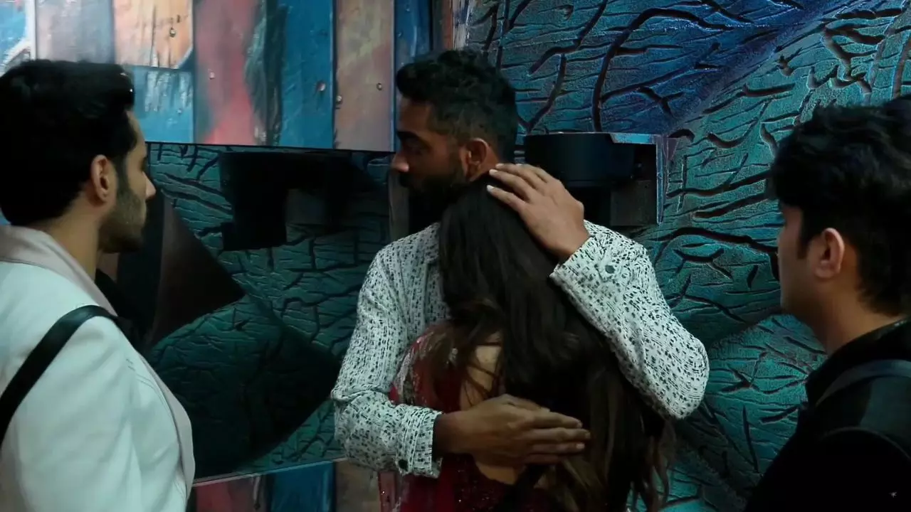 BB 19 Weekend Ka Vaar : कॉमेडियन Parnit More मेडिकल कारणों से शो से हुए बाहर, तान्या-अमाल को बनाया भाई बहन