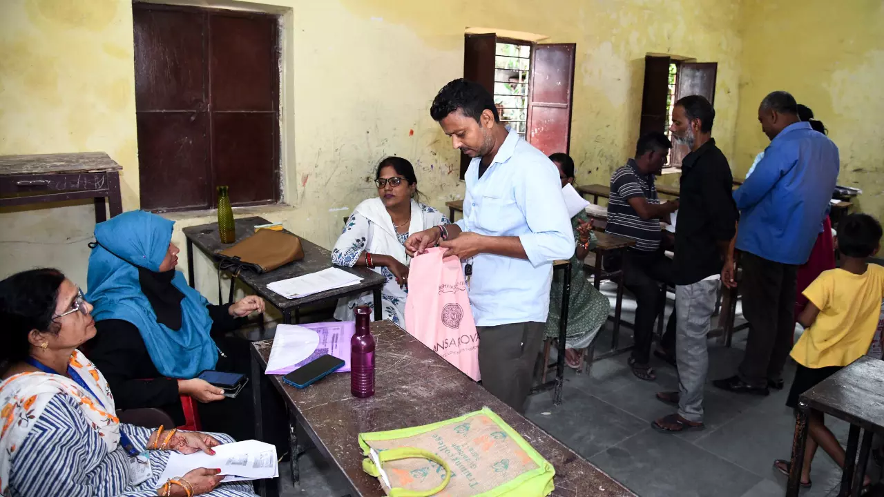 SIR 2.0 में नाम जोड़ने-काटने की प्रक्रिया शुरू, जानें डिटेल स्टेप-बाय-स्टेप, ऐसे करें ऑनलाइन आवेदन