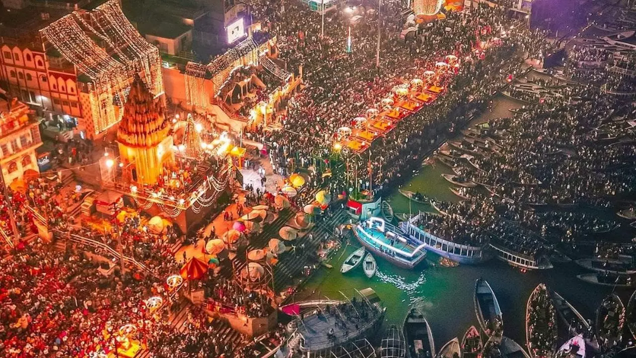 कार्तिक पूर्णिमा पर क्यों मनाई जाती है देव दीपावली ? जानिए इस पर्व से जुड़ी खास बातें