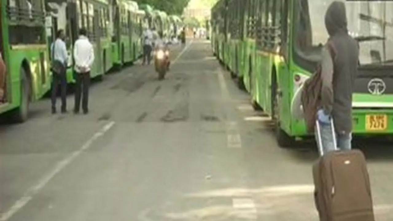 बेनकाब होंगे केजरीवाल! फ्री की रेवड़ी ने बढ़ाया DTC का करोड़ों का घाटा, CAG की रिपोर्ट ने खोली पोल