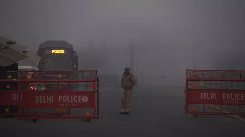 दिल्ली में तीन दिन तक हल्का कोहरा और स्मॉग, जम्मू-कश्मीर, हिमाचल और उत्तराखंड में बारिश की चेतावनी दिल्ली में तीन दिन तक हल्का कोहरा और स्मॉग, जम्मू-कश्मीर, हिमाचल और उत्तराखंड में बारिश की चेतावनी
