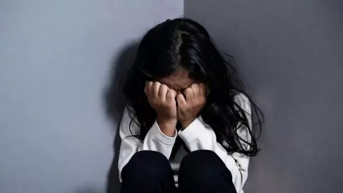 छुट्टी के बाद क्लास में सोई 5 साल की बच्ची, स्टाफ ने लगा दिया ताला, फिर पिता ने ऐसी बचाई जान छुट्टी के बाद क्लास में सोई 5 साल की बच्ची, स्टाफ ने लगा दिया ताला, फिर पिता ने ऐसी बचाई जान