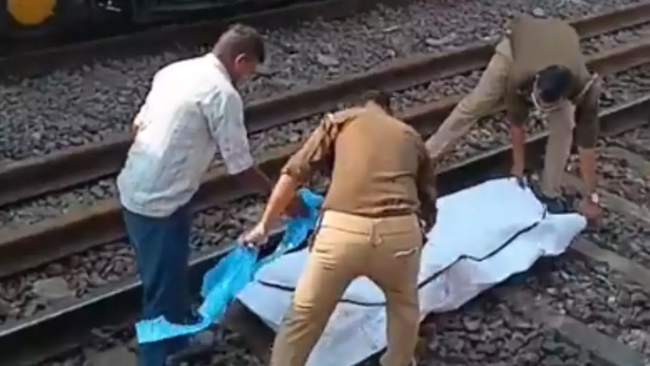 कालका एक्सप्रेस ने छीन ली ज़िंदगियां, चुनार स्टेशन पर ट्रैक पार करते समय कटकर 7-8 श्रद्धालुओं की मौत | Video