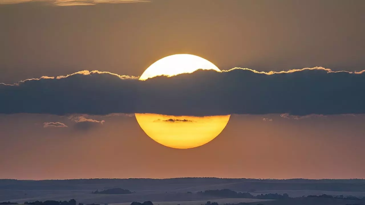 Solar Eclipse 2025: जानें कब है साल का पहला सूर्य ग्रहण, क्या भारत में दिखेगा?