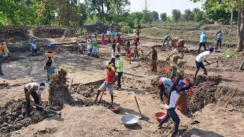 सुप्रीम कोर्ट में झटका लगने के बाद बंगाल में फिर शुरू होगा MGNREGA, ग्रामीण विकास मंत्रालय ने PMO को क्या बताया? सुप्रीम कोर्ट में झटका लगने के बाद बंगाल में फिर शुरू होगा MGNREGA, ग्रामीण विकास मंत्रालय ने PMO को क्या बताया?