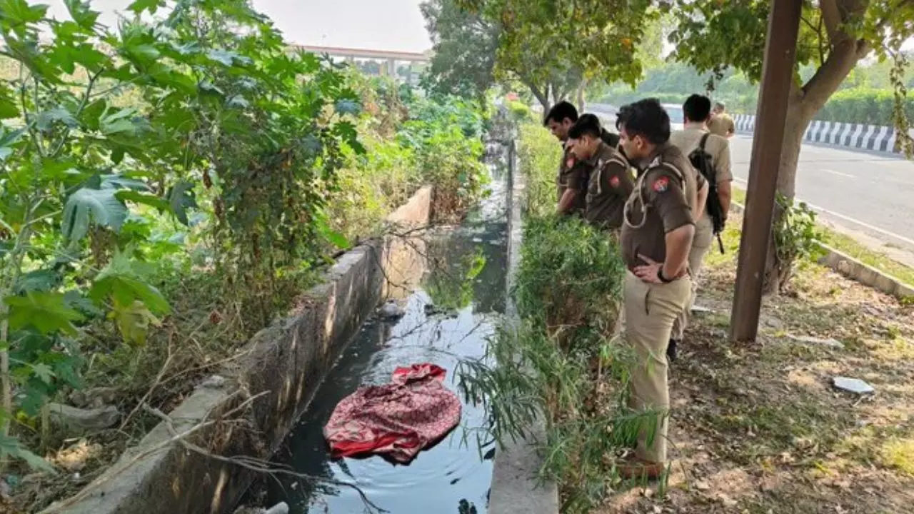 न सिर न हथेली... Noida के पॉश इलाके में महिला की सिरकटी लाश मिलने से मचा हड़कंप- नाले में तैर रहा था नग्न शव