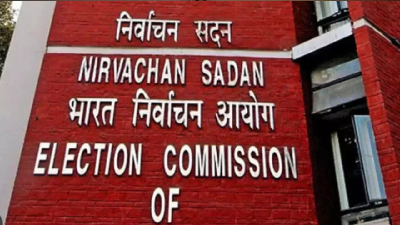 खत्‍म होगा वोटर आईडी का फर्जीवाड़ा! आधार से लिंक करने की बड़ी तैयारी में चुनाव आयोग