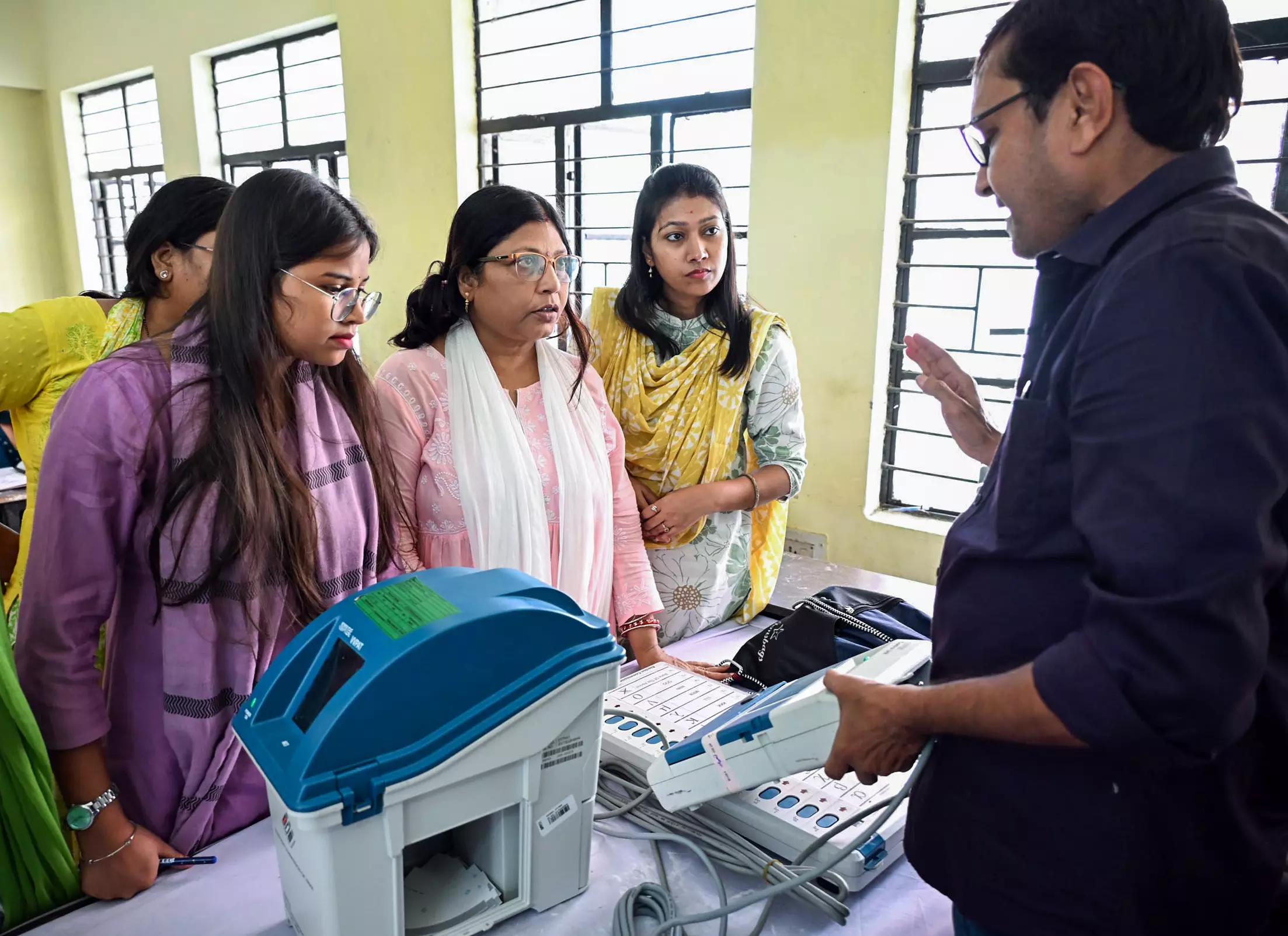 Bihar Election 2025 First Phase: पहले चरण में बेरोजगारी से बवाल या जाति के ताल पर पड़ेगा वोट? जानें आज का माहौल