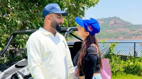 Bigg Boss 19 में Shehbaz Badesha ने कंफर्म किया रिलेशनशिप, Kahish Agarwal को कर रहे हैं डेट Bigg Boss 19 में Shehbaz Badesha ने कंफर्म किया रिलेशनशिप, Kahish Agarwal को कर रहे हैं डेट