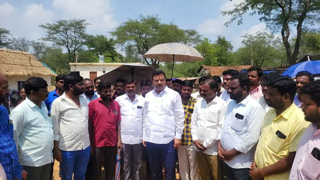 दलित के हाथों से प्रसाद खाना पड़ा भारी! सरपंच ने 20 लोगों का किया सामाजिक बहिष्कार