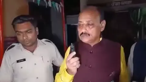 कौन हैं आरजेडी एमएलसी अजय कुमार सिंह? जानें डिप्टी सीएम से किस मसले पर हुई तू-तू-मैं-मैं कौन हैं आरजेडी एमएलसी अजय कुमार सिंह? जानें डिप्टी सीएम से किस मसले पर हुई तू-तू-मैं-मैं