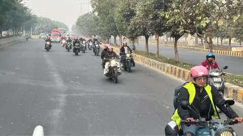 कैंसर जागरूकता के लिए सड़कों पर उतरीं महिला राइडर्स: लेडी ब्रिगेड ने बढ़ाया हौसला, दिया सेहत का संदेश कैंसर जागरूकता के लिए सड़कों पर उतरीं महिला राइडर्स: लेडी ब्रिगेड ने बढ़ाया हौसला, दिया सेहत का संदेश