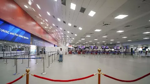 दिल्ली एयरपोर्ट पर 15 घंटे तक तकनीकी रही हवा, आखिर कैसे ठहर गईं 700 उड़ानें? AAI ने बताई पूरी सच्चाई दिल्ली एयरपोर्ट पर 15 घंटे तक तकनीकी रही हवा, आखिर कैसे ठहर गईं 700 उड़ानें? AAI ने बताई पूरी सच्चाई