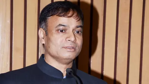 Haryana: जेल में रील्स बनाने वाले गैंगस्टरों पर शिकंजा, DGP ने शुरू की ‘ऑपरेशन ट्रैकडाउन’, कहा - दुनिया को बताओ इनकी औकात Haryana: जेल में रील्स बनाने वाले गैंगस्टरों पर शिकंजा, DGP ने शुरू की ‘ऑपरेशन ट्रैकडाउन’, कहा - दुनिया को बताओ इनकी औकात